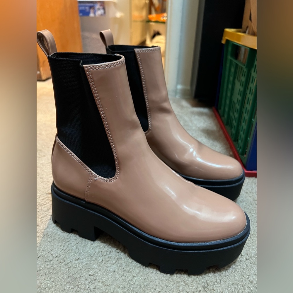 Open Edit Womens Iris Tan Patent  Pull On Lug Chelsea Boots Size 5.5